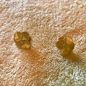 Gorgeous unique floral style stud earrings